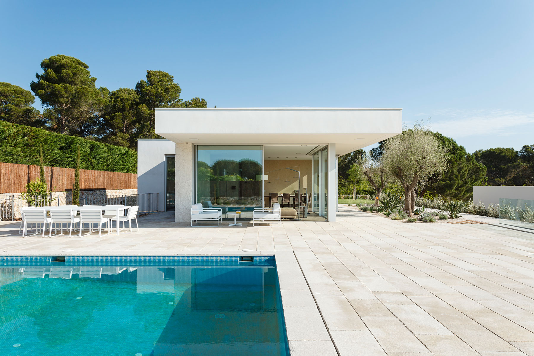 A Comfortable and Functional House with Pool and Plenty of Natural Light in Catalonia by Costa Calsamiglia Arquitecte (5)