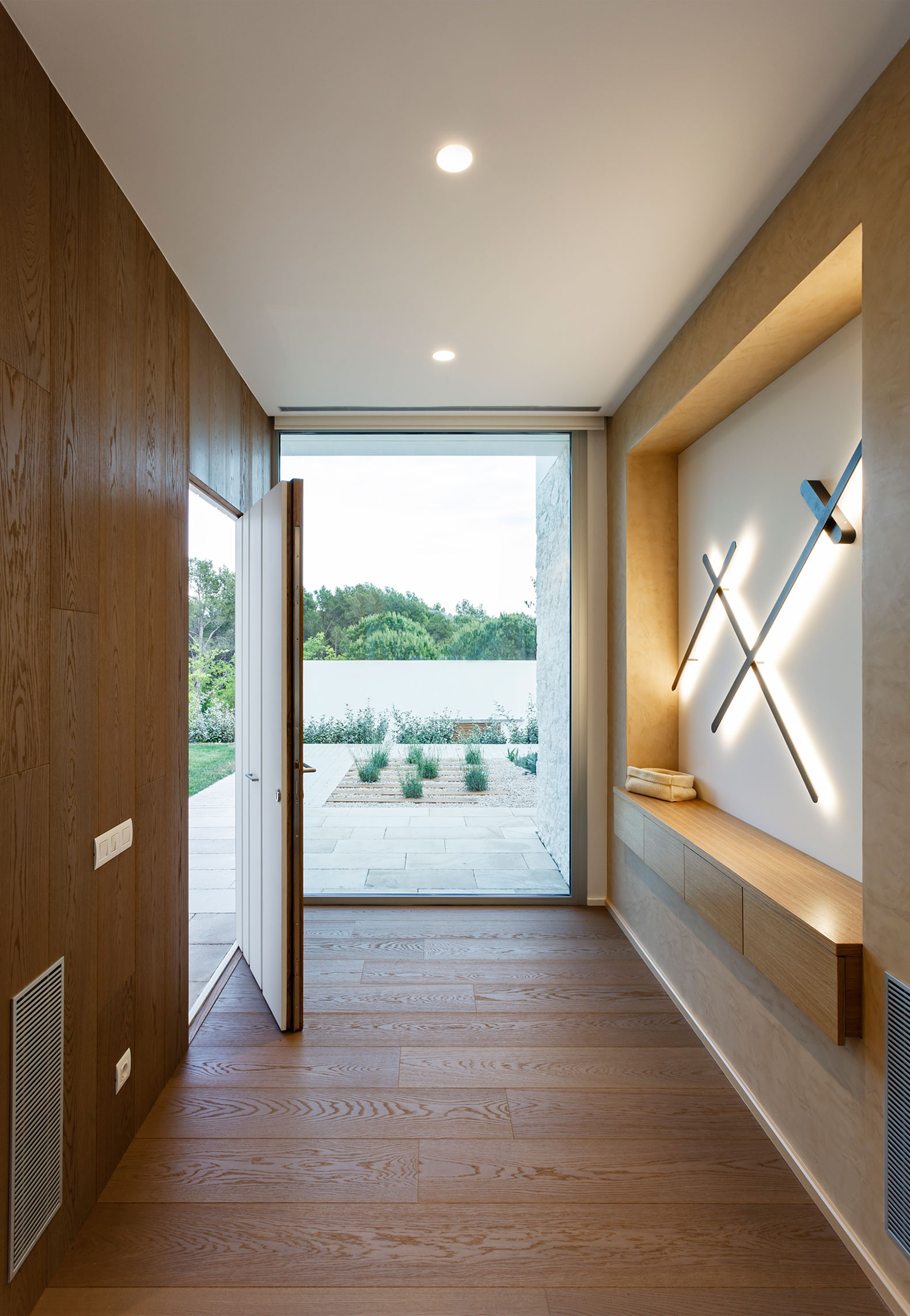 A Comfortable and Functional House with Pool and Plenty of Natural Light in Catalonia by Costa Calsamiglia Arquitecte (8)