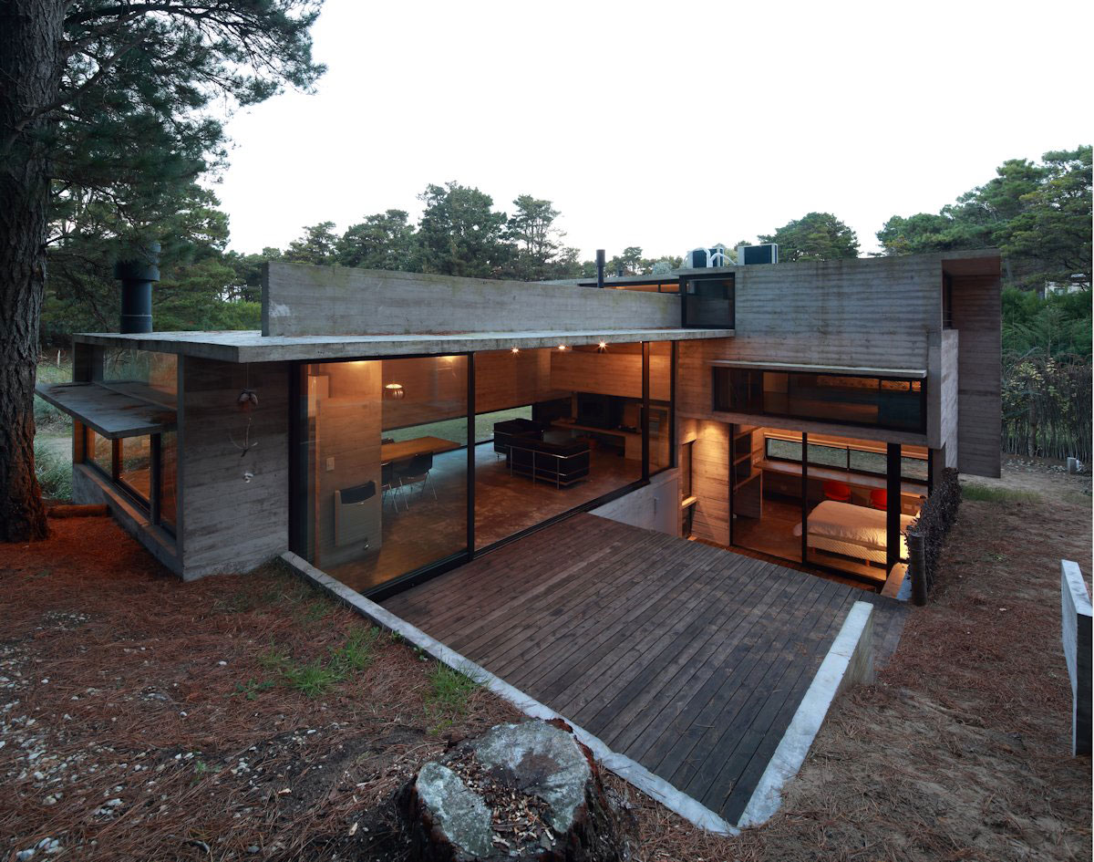A Contemporary Concrete House Nestled in the Forest Glade with Natural Light of Buenos Aires by Luciano Kruk and María Victoria Besonías (19)