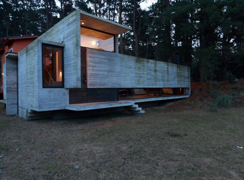 A Contemporary Concrete House Nestled in the Forest Glade with Natural Light of Buenos Aires by Luciano Kruk and María Victoria Besonías (21)