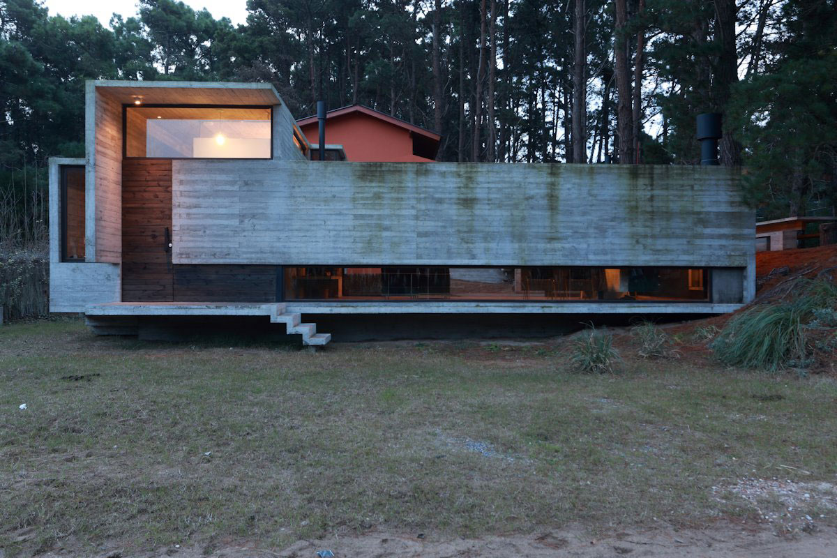 A Contemporary Concrete House Nestled in the Forest Glade with Natural Light of Buenos Aires by Luciano Kruk and María Victoria Besonías (23)