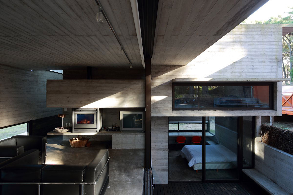 A Contemporary Concrete House Nestled in the Forest Glade with Natural Light of Buenos Aires by Luciano Kruk and María Victoria Besonías (3)