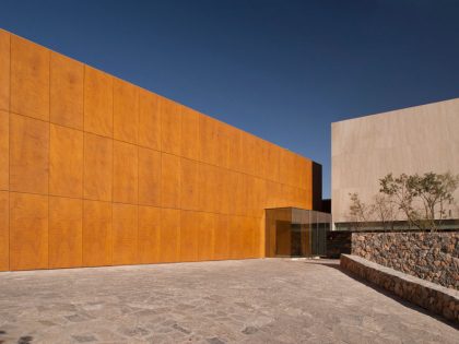 A Contemporary Mountainside Home with Spectacular Views in Nuevo Leon, Mexico by BGP Arquitectura (2)