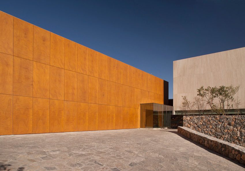 A Contemporary Mountainside Home with Spectacular Views in Nuevo Leon, Mexico by BGP Arquitectura (2)