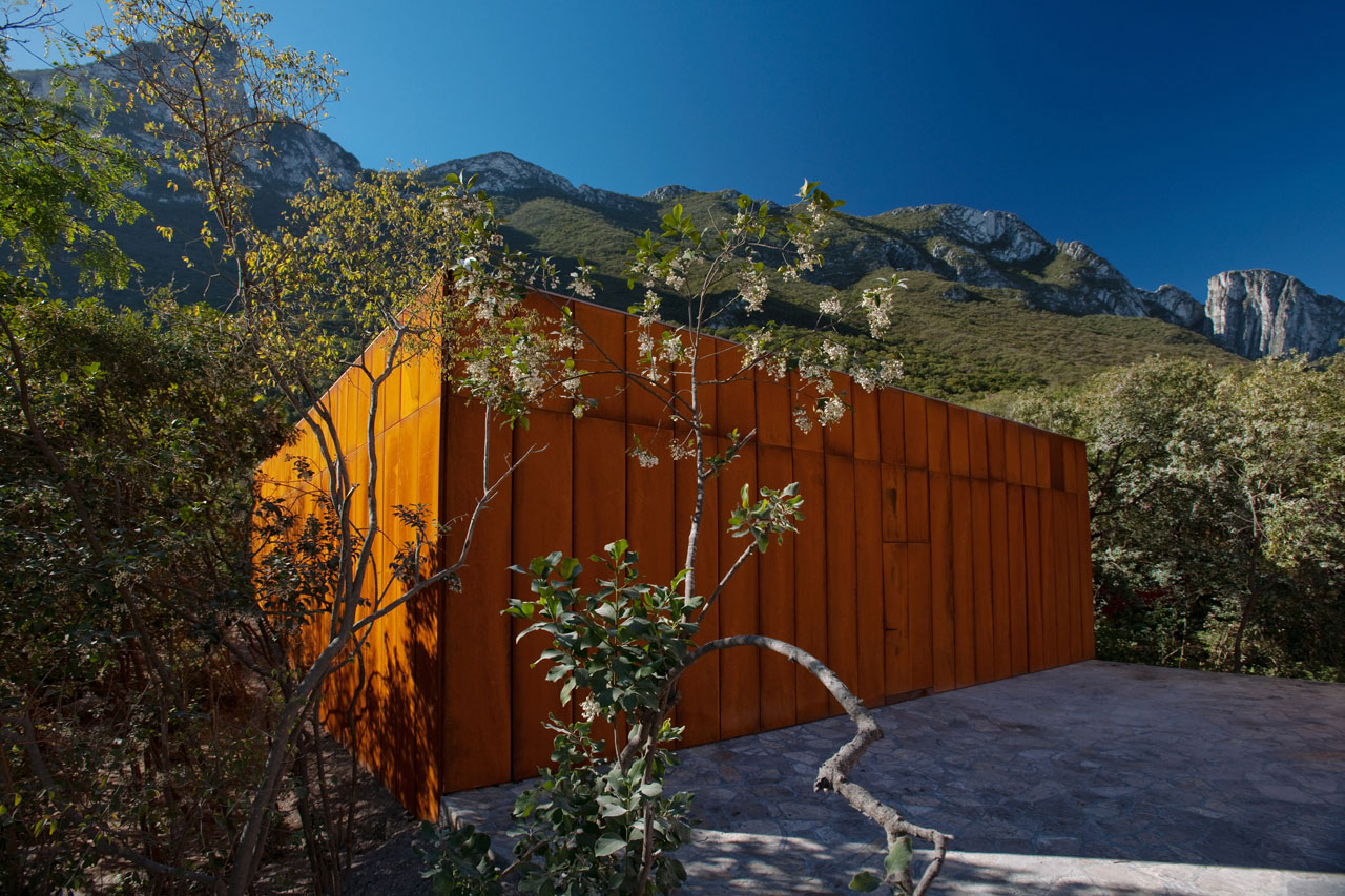 A Contemporary Mountainside Home with Spectacular Views in Nuevo Leon, Mexico by BGP Arquitectura (3)