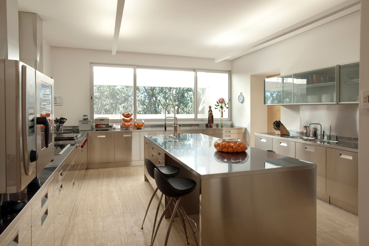 A Contemporary Mountainside Home with Spectacular Views in Nuevo Leon, Mexico by BGP Arquitectura (6)