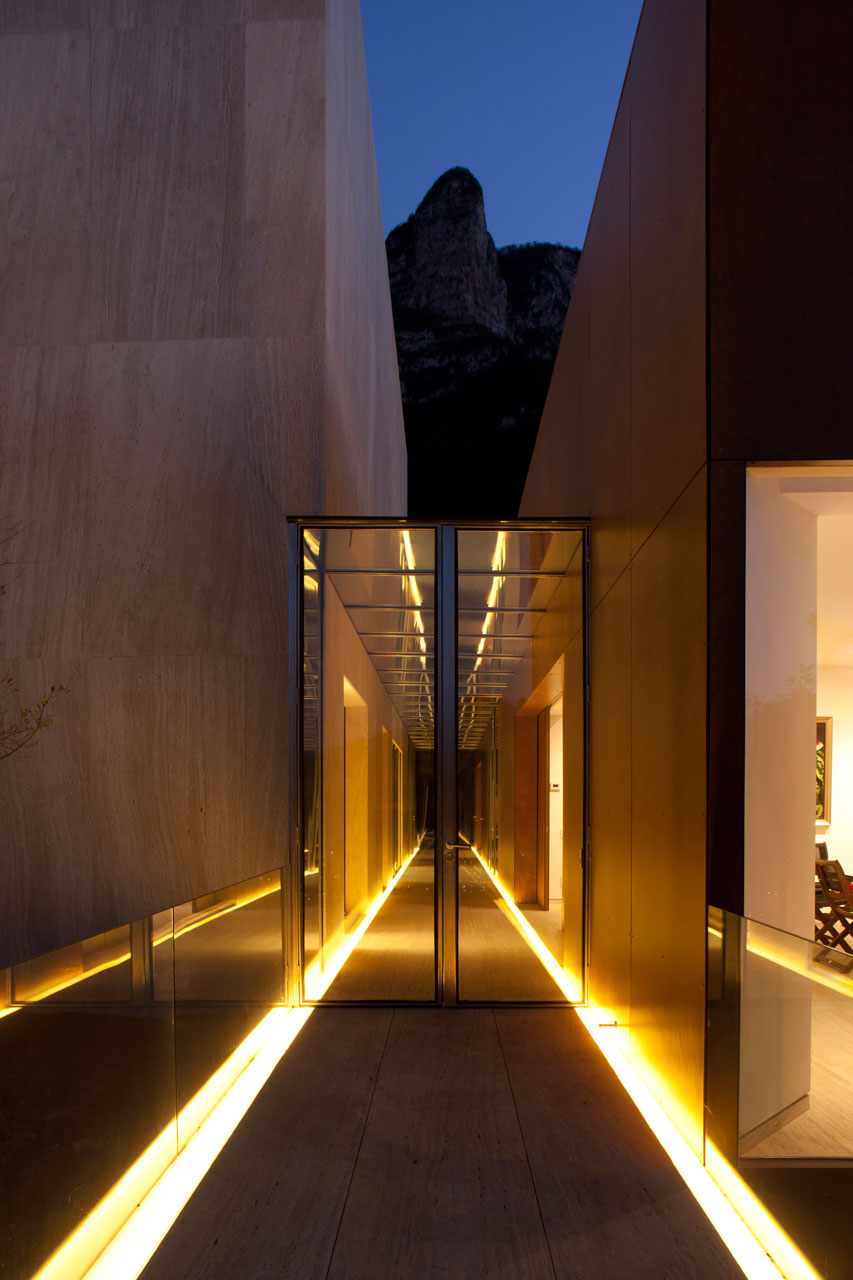 A Contemporary Mountainside Home with Spectacular Views in Nuevo Leon, Mexico by BGP Arquitectura (7)