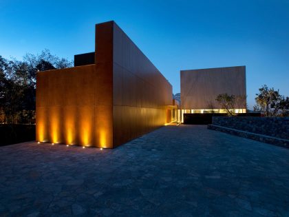 A Contemporary Mountainside Home with Spectacular Views in Nuevo Leon, Mexico by BGP Arquitectura (9)