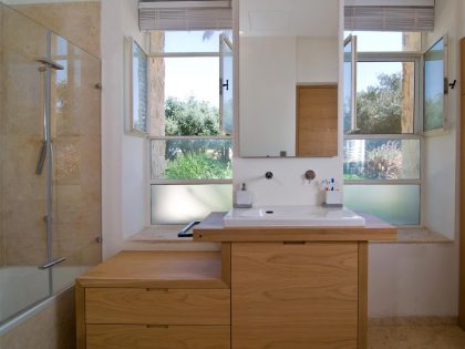 A Contemporary Stone House with Rough and Rustic Elements in Jerusalem, Israel by eran chehanowitz (17)