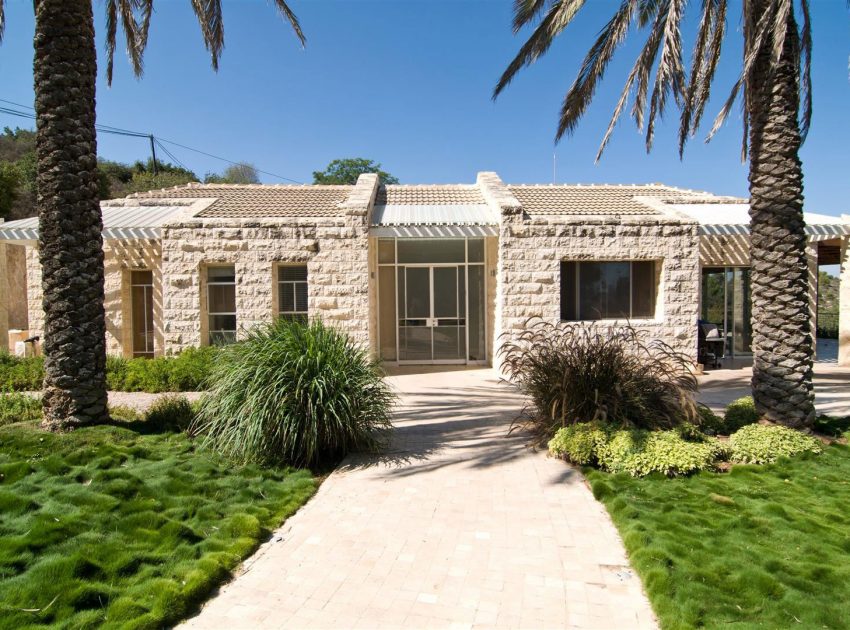 A Contemporary Stone House with Rough and Rustic Elements in Jerusalem, Israel by eran chehanowitz (3)