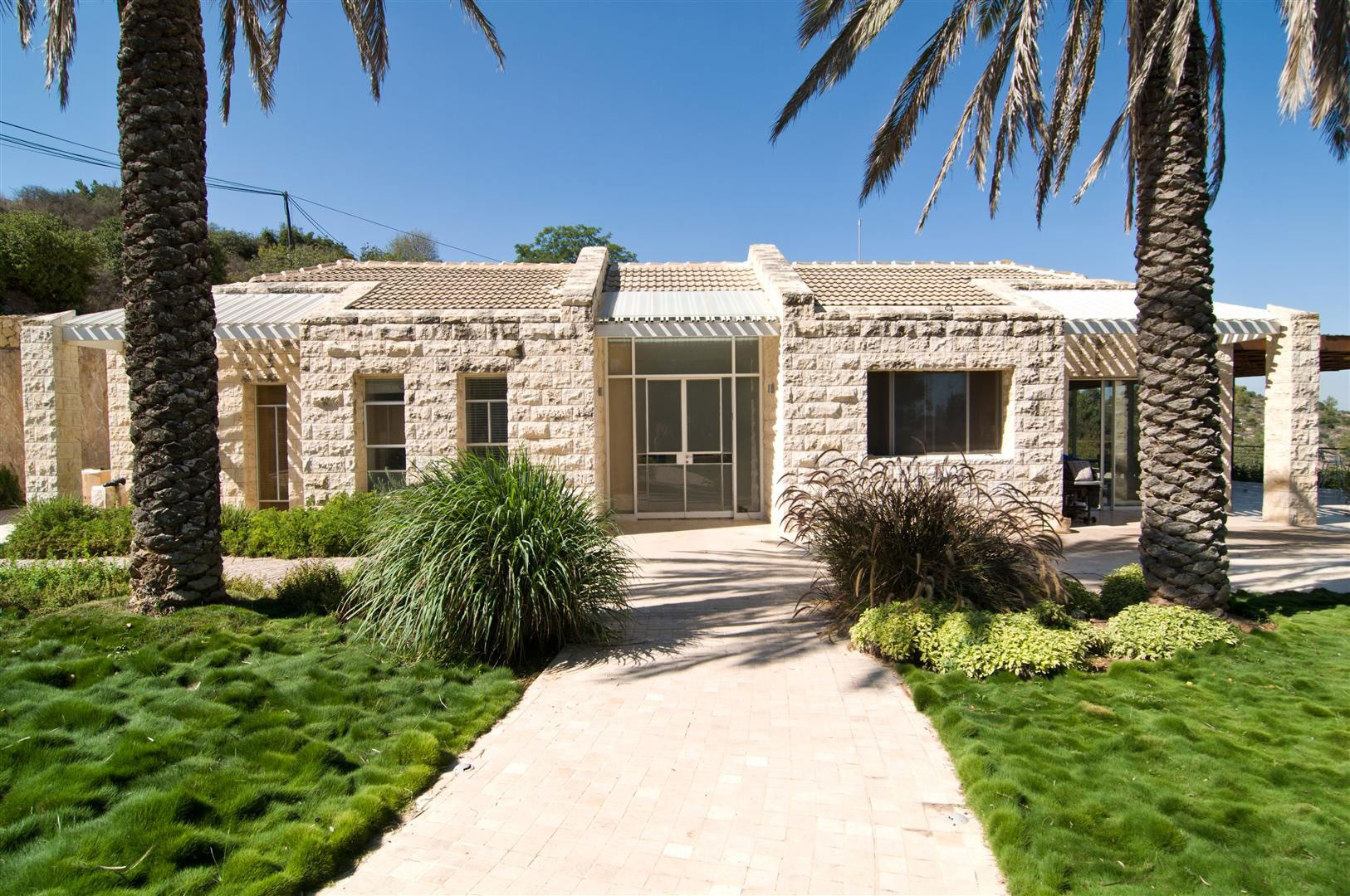 A Contemporary Stone House with Rough and Rustic Elements in Jerusalem, Israel by eran chehanowitz (3)