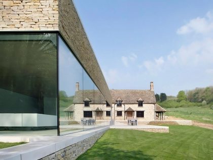 A Contemporary Vacation Home Surrounded by Perfect Landscaping and Green Rolling Grass in Cotswolds, England by Found Associates (1)