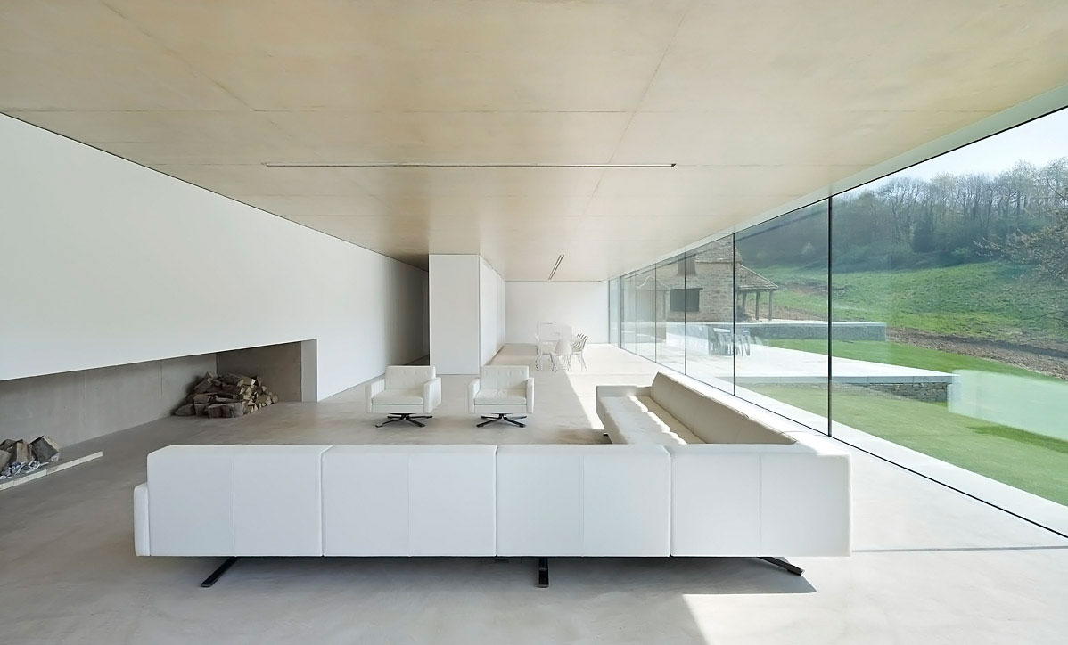 A Contemporary Vacation Home Surrounded by Perfect Landscaping and Green Rolling Grass in Cotswolds, England by Found Associates (15)