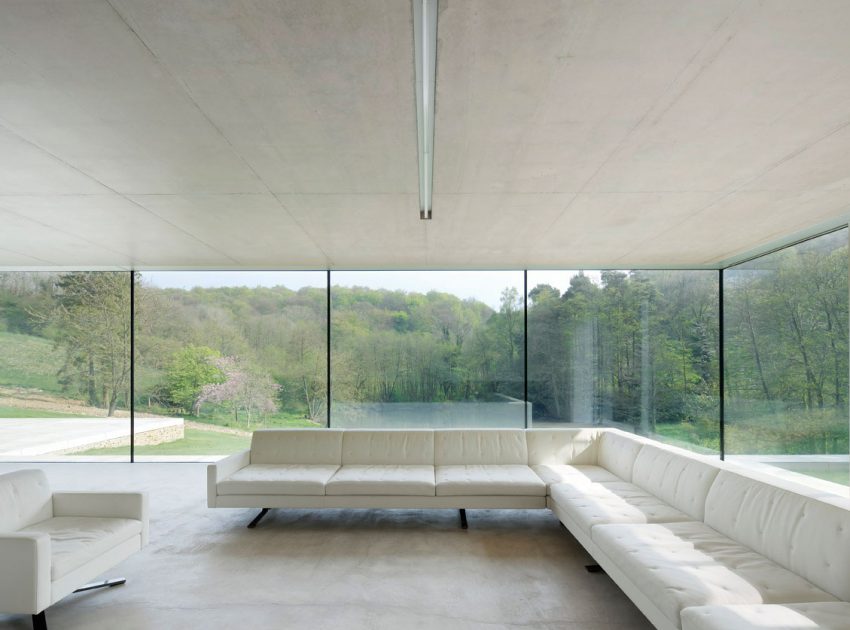A Contemporary Vacation Home Surrounded by Perfect Landscaping and Green Rolling Grass in Cotswolds, England by Found Associates (16)