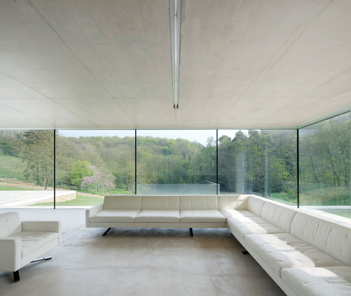 A Contemporary Vacation Home Surrounded by Perfect Landscaping and Green Rolling Grass in Cotswolds, England by Found Associates (16)
