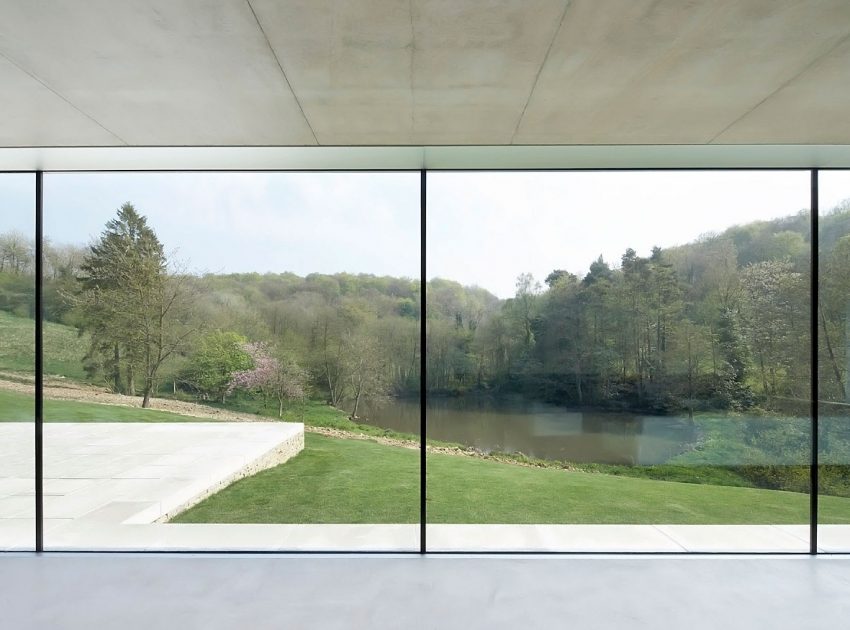 A Contemporary Vacation Home Surrounded by Perfect Landscaping and Green Rolling Grass in Cotswolds, England by Found Associates (17)