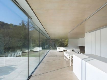 A Contemporary Vacation Home Surrounded by Perfect Landscaping and Green Rolling Grass in Cotswolds, England by Found Associates (18)