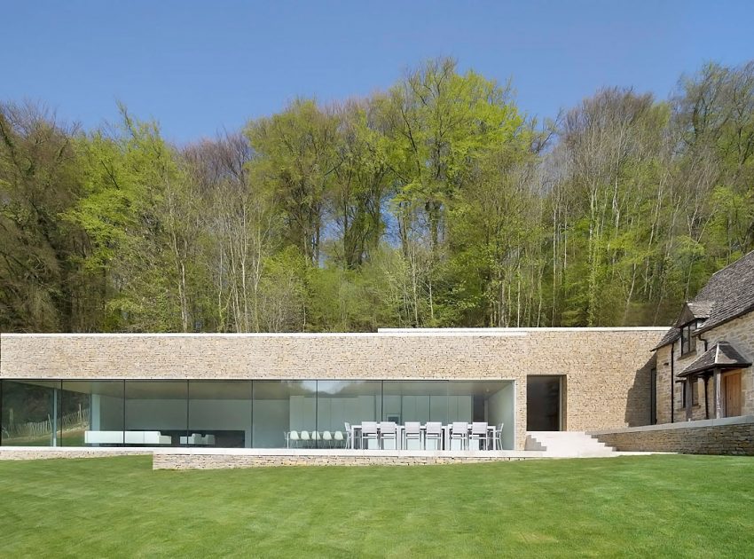 A Contemporary Vacation Home Surrounded by Perfect Landscaping and Green Rolling Grass in Cotswolds, England by Found Associates (2)