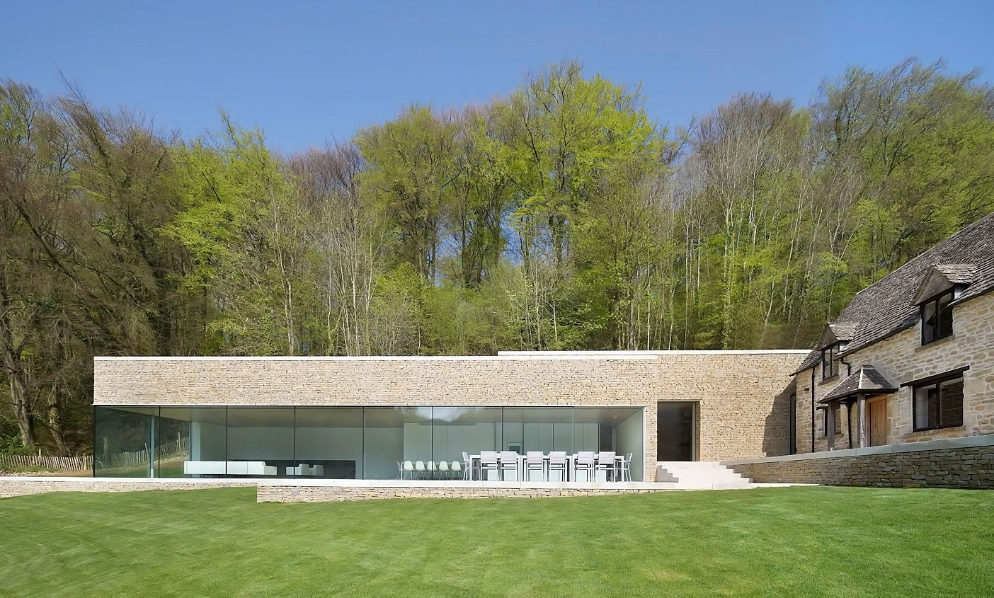 A Contemporary Vacation Home Surrounded by Perfect Landscaping and Green Rolling Grass in Cotswolds, England by Found Associates (2)