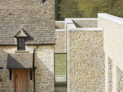 A Contemporary Vacation Home Surrounded by Perfect Landscaping and Green Rolling Grass in Cotswolds, England by Found Associates (3)