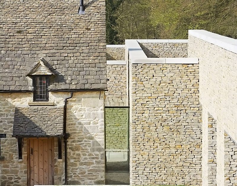 A Contemporary Vacation Home Surrounded by Perfect Landscaping and Green Rolling Grass in Cotswolds, England by Found Associates (3)