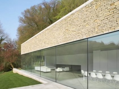 A Contemporary Vacation Home Surrounded by Perfect Landscaping and Green Rolling Grass in Cotswolds, England by Found Associates (5)