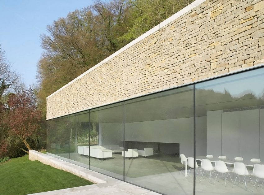A Contemporary Vacation Home Surrounded by Perfect Landscaping and Green Rolling Grass in Cotswolds, England by Found Associates (5)