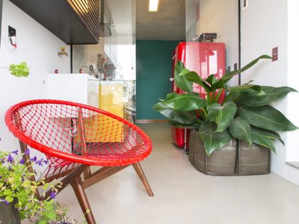 A Colorful and Comfortable Modern Apartment Full of Raw Materials in São Paulo by DT estúdio arquitetura (10)