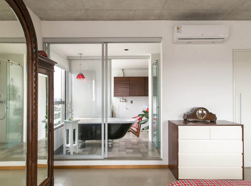 A Colorful and Comfortable Modern Apartment Full of Raw Materials in São Paulo by DT estúdio arquitetura (13)