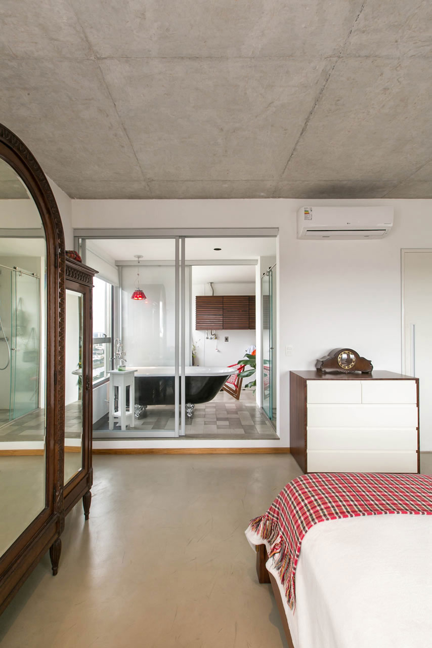 A Colorful and Comfortable Modern Apartment Full of Raw Materials in São Paulo by DT estúdio arquitetura (13)