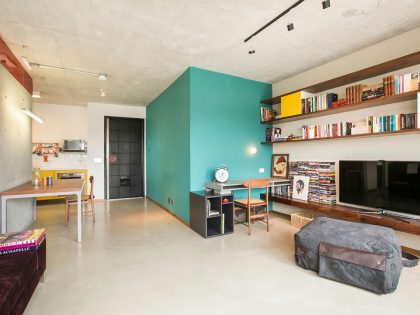 A Colorful and Comfortable Modern Apartment Full of Raw Materials in São Paulo by DT estúdio arquitetura (3)