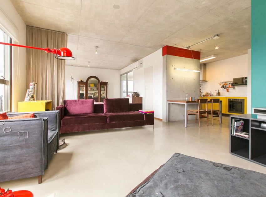 A Colorful and Comfortable Modern Apartment Full of Raw Materials in São Paulo by DT estúdio arquitetura (4)