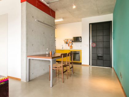 A Colorful and Comfortable Modern Apartment Full of Raw Materials in São Paulo by DT estúdio arquitetura (6)