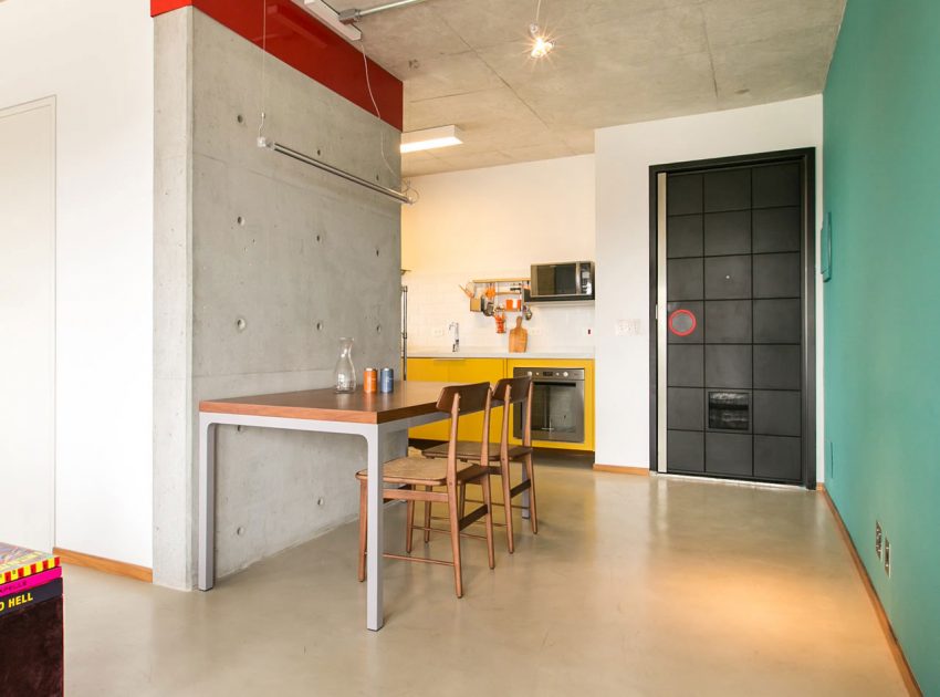 A Colorful and Comfortable Modern Apartment Full of Raw Materials in São Paulo by DT estúdio arquitetura (6)