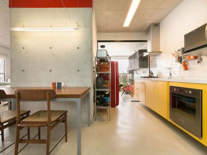 A Colorful and Comfortable Modern Apartment Full of Raw Materials in São Paulo by DT estúdio arquitetura (8)