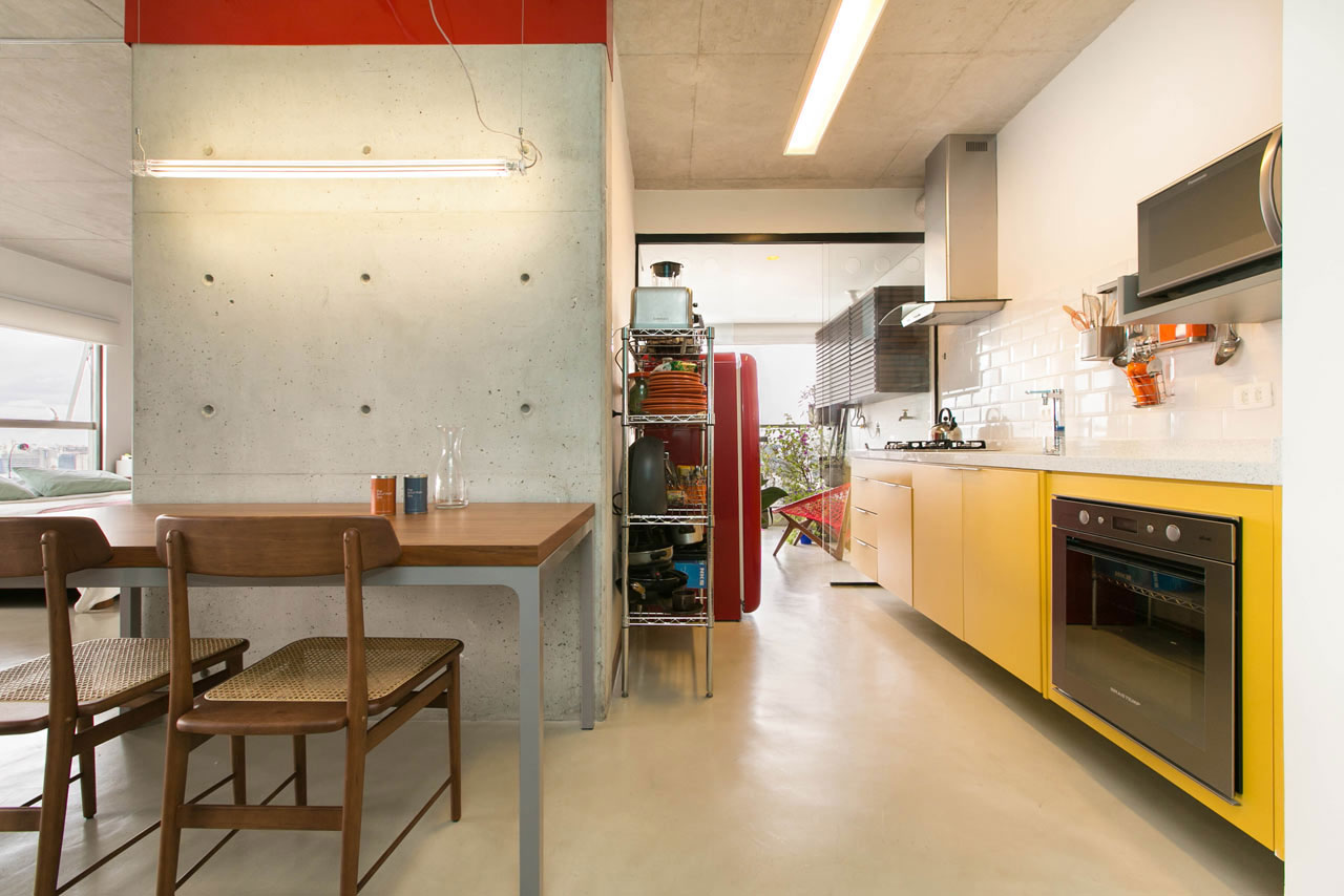 A Colorful and Comfortable Modern Apartment Full of Raw Materials in São Paulo by DT estúdio arquitetura (8)