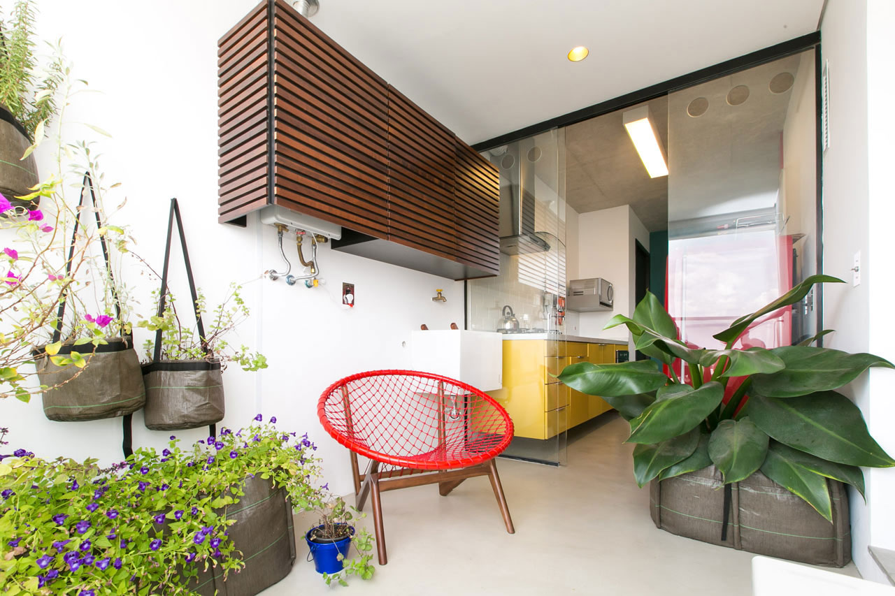 A Colorful and Comfortable Modern Apartment Full of Raw Materials in São Paulo by DT estúdio arquitetura (9)