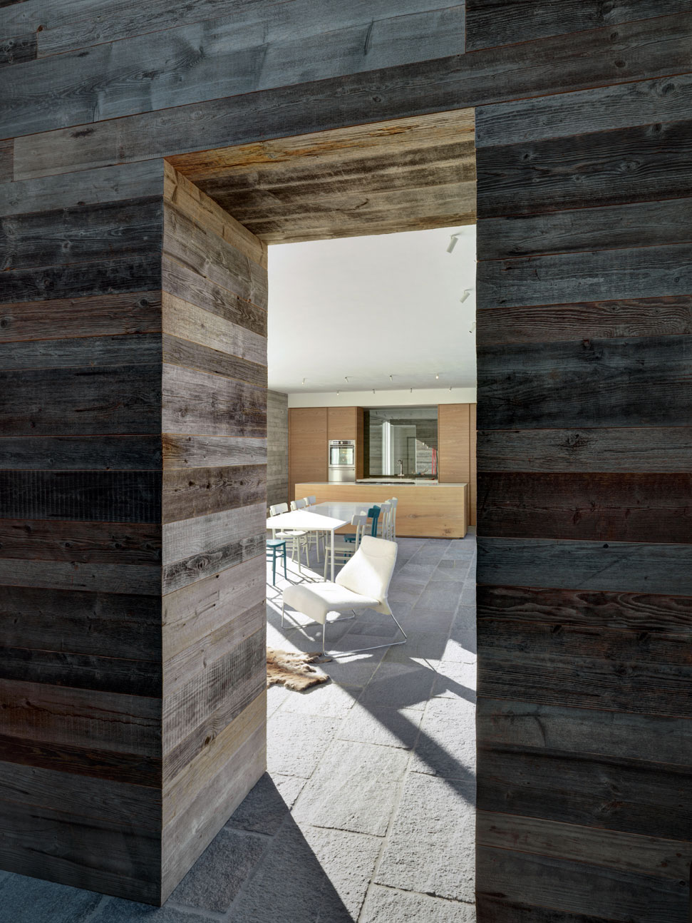 A Cozy Modern Stone Home Nestled in the Wonderful Mountains of Sondrio, Italy by Rocco Borromini (14)