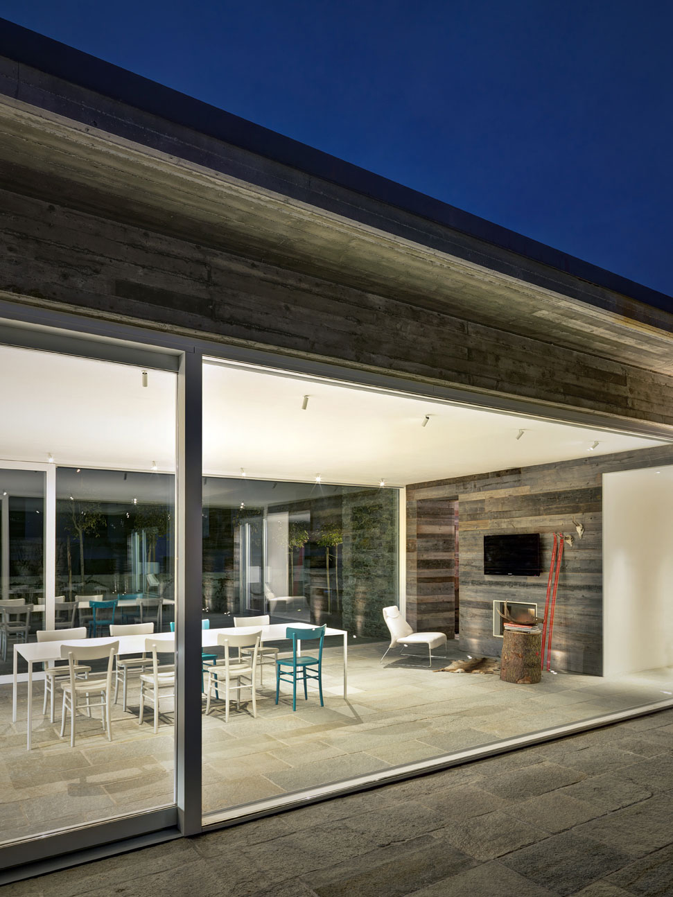 A Cozy Modern Stone Home Nestled in the Wonderful Mountains of Sondrio, Italy by Rocco Borromini (22)