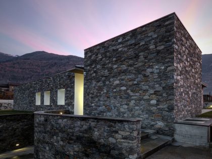 A Cozy Modern Stone Home Nestled in the Wonderful Mountains of Sondrio, Italy by Rocco Borromini (27)