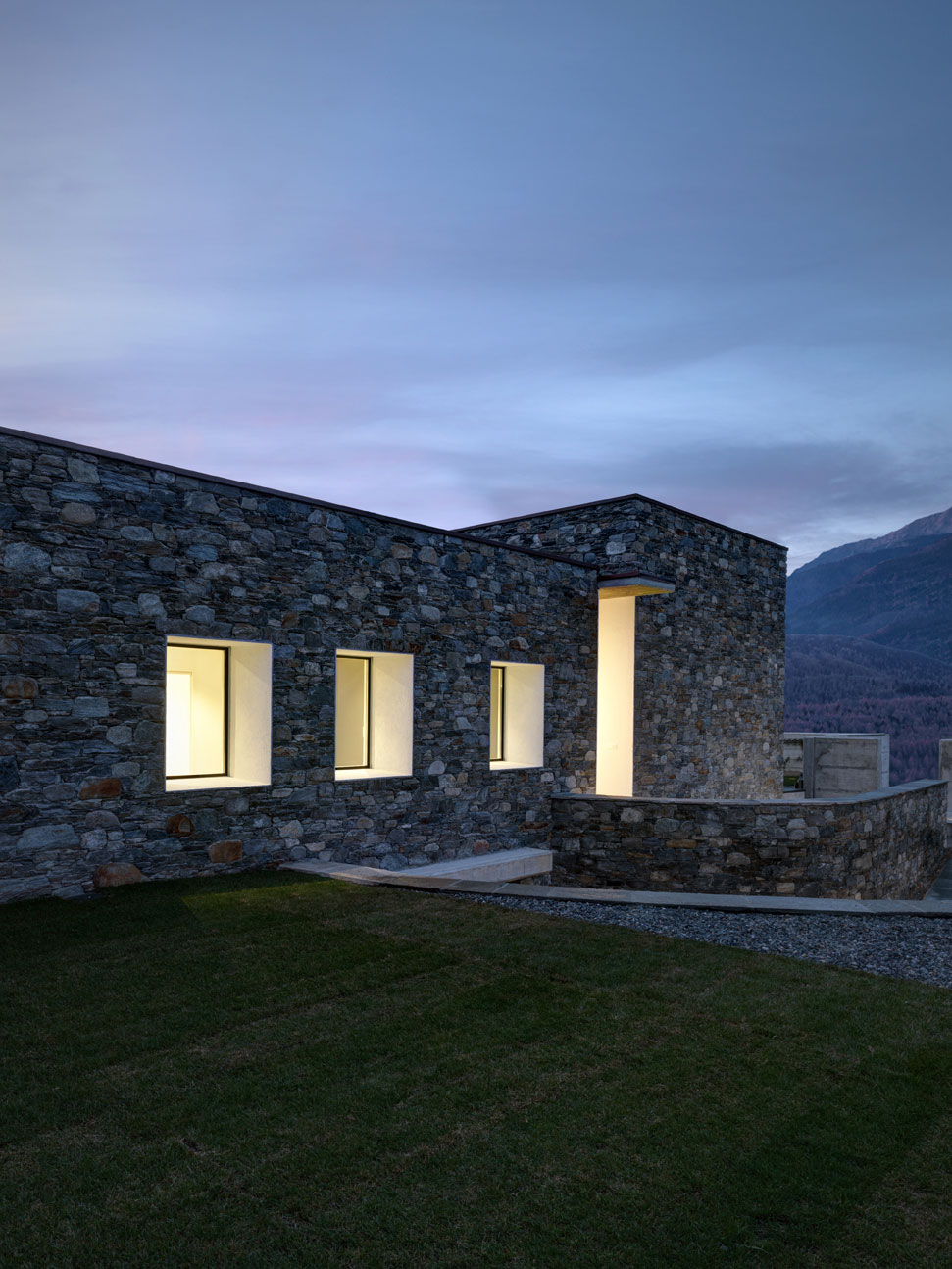 A Cozy Modern Stone Home Nestled in the Wonderful Mountains of Sondrio, Italy by Rocco Borromini (29)