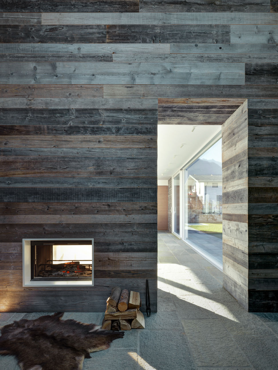 A Cozy Modern Stone Home Nestled in the Wonderful Mountains of Sondrio, Italy by Rocco Borromini (5)