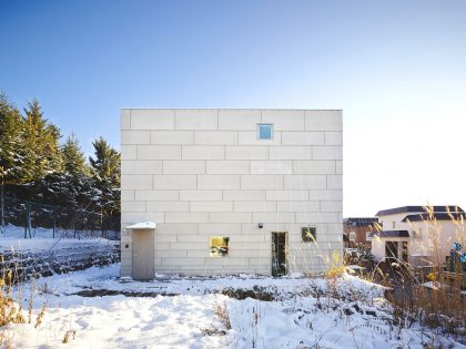 A Cozy and Bright Modern House with Two Twisting Staircases in Sapporo, Japan by Jun Igarashi Architects (1)