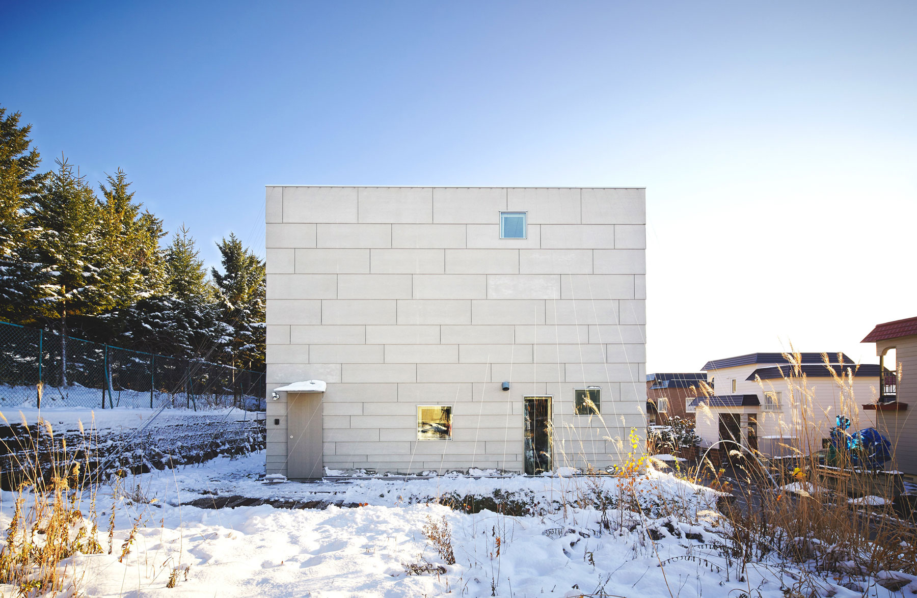 A Cozy and Bright Modern House with Two Twisting Staircases in Sapporo, Japan by Jun Igarashi Architects (1)