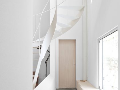 A Cozy and Bright Modern House with Two Twisting Staircases in Sapporo, Japan by Jun Igarashi Architects (4)