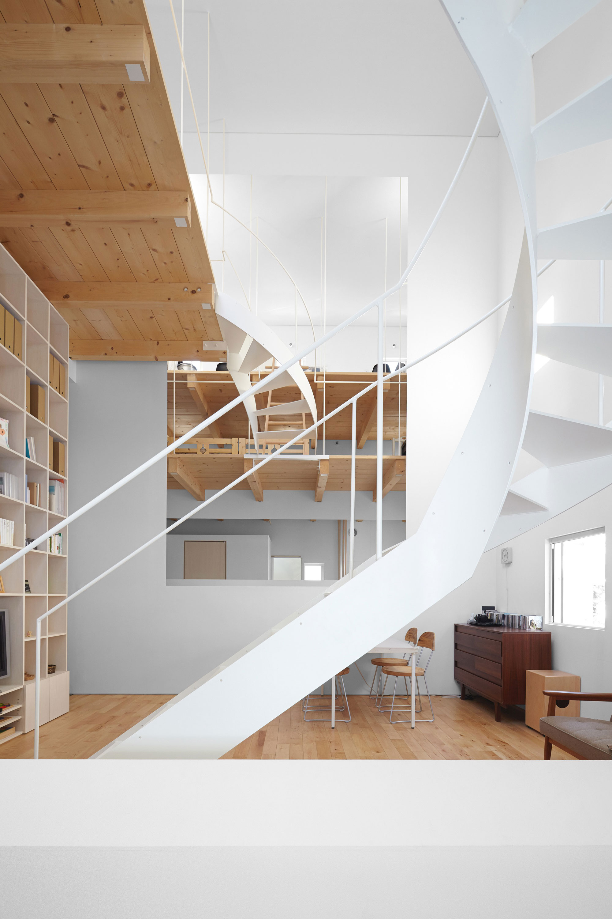 A Cozy and Bright Modern House with Two Twisting Staircases in Sapporo, Japan by Jun Igarashi Architects (5)
