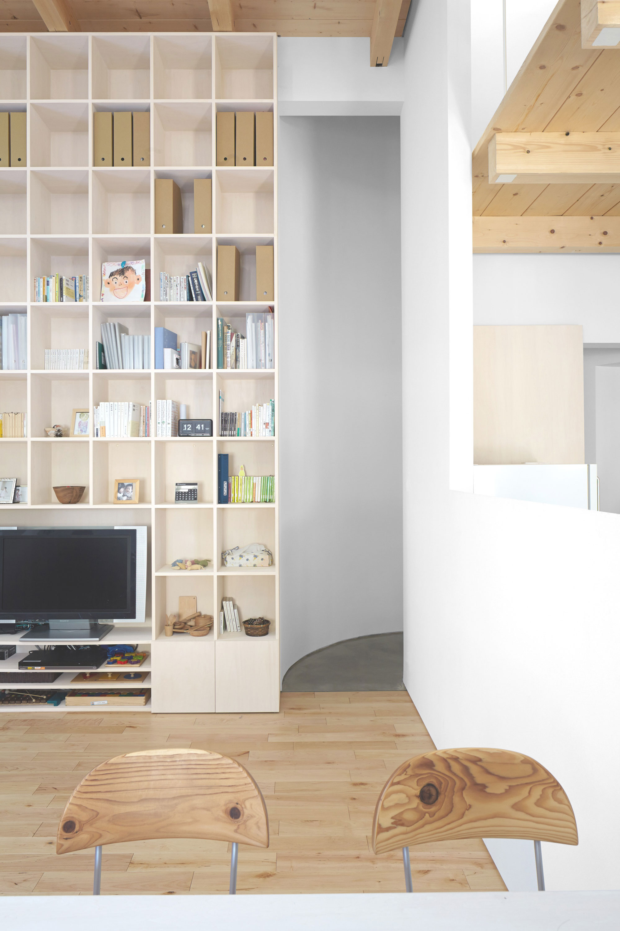 A Cozy and Bright Modern House with Two Twisting Staircases in Sapporo, Japan by Jun Igarashi Architects (8)