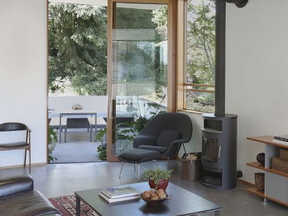 A Cozy and Luminous Modern Home Full of Concrete and Wood Elements in Seattle by SHED Architecture & Design (11)