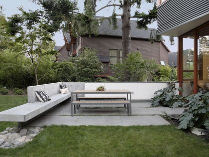 A Cozy and Luminous Modern Home Full of Concrete and Wood Elements in Seattle by SHED Architecture & Design (2)