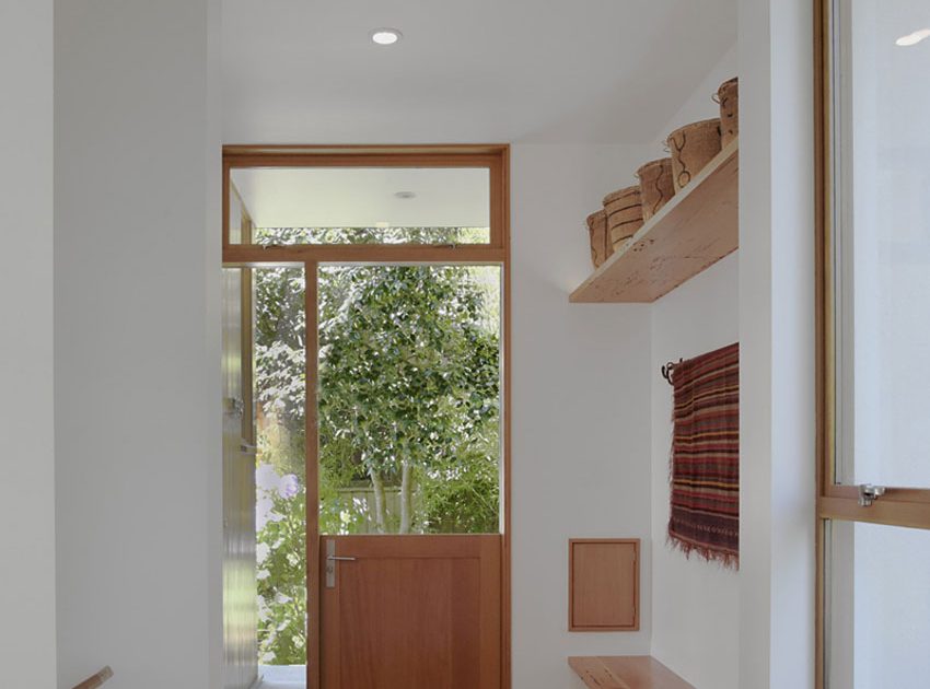 A Cozy and Luminous Modern Home Full of Concrete and Wood Elements in Seattle by SHED Architecture & Design (7)
